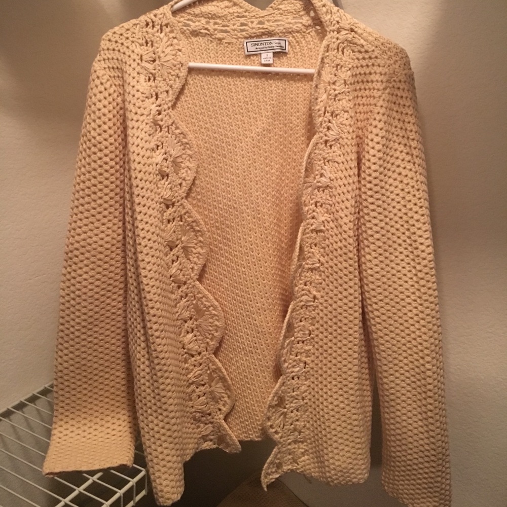 Simontom Says sweater with scalloped edges